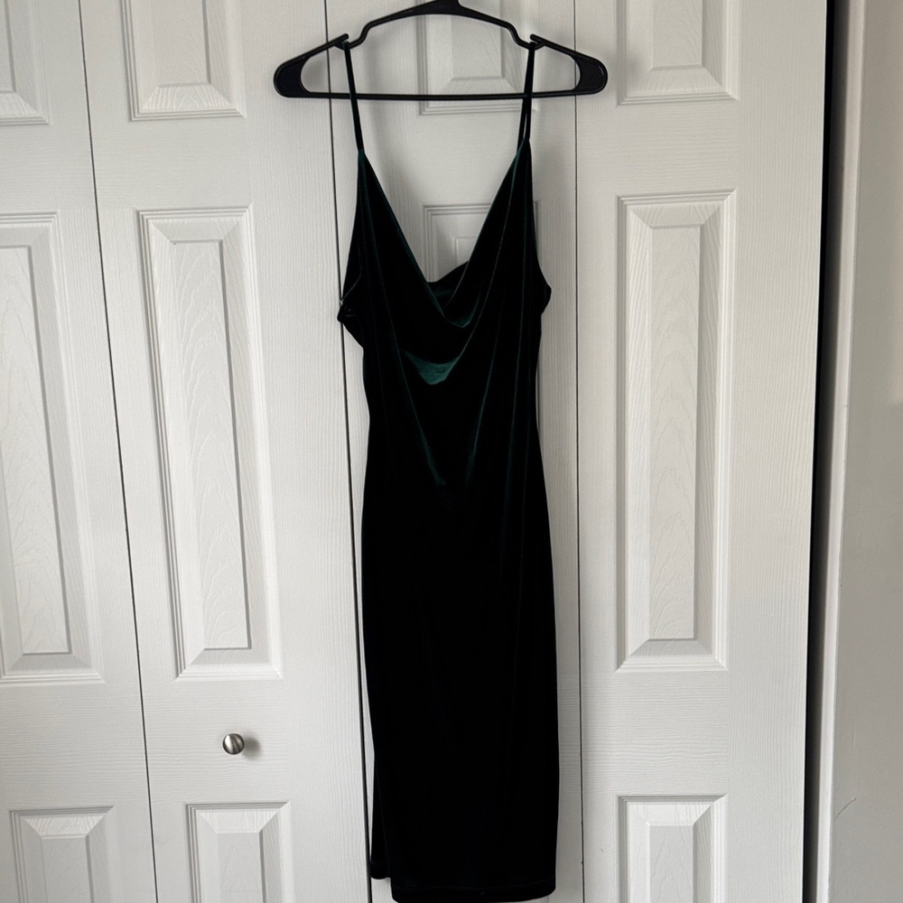 Lulu's Dark Green Velvet Midi Dress